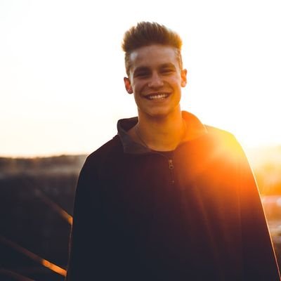 lairex27lim's profile picture. Alone but happy .