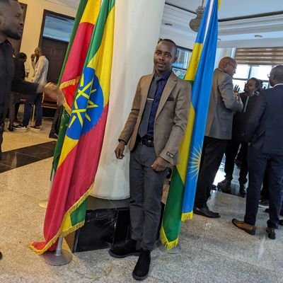 Free Man♟️

@Uni_Rwanda Graduate 🎓 

MD 🇷🇼 

Resident @SPHMMC_Official 🇪🇹 

Humbled  ➕