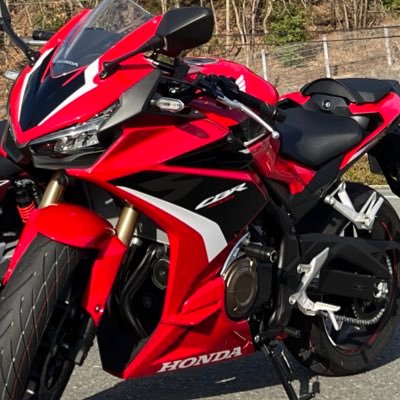 フォローしてくださった方、ありがとうございます。86降りました。CBR400R乗り始めました！慣れてきたら集まりとかに参加してみたいです。宜しくお願い致します。