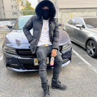 Follow my Instagram @Lowkey2lowkey 👣👣 Artist/Manager for @DeeScottie ‼️ For business, Email KhariLowkeyMusic@gmail.com REMEMBER LIVE A LIL CAUSE PLP DIE ALOT