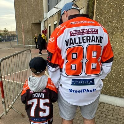 Family,Steelers and Caravan is what i love 🍊🏒👨👩👧👦🍷🍺