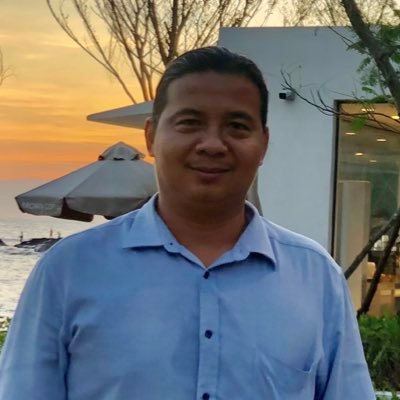 Tech & Startup Community Builder in Cambodia. Co-Founder of @EmeraldHUB Coworking Space & https://t.co/HaSEFCHYzt, the media startup in Cambodia.
