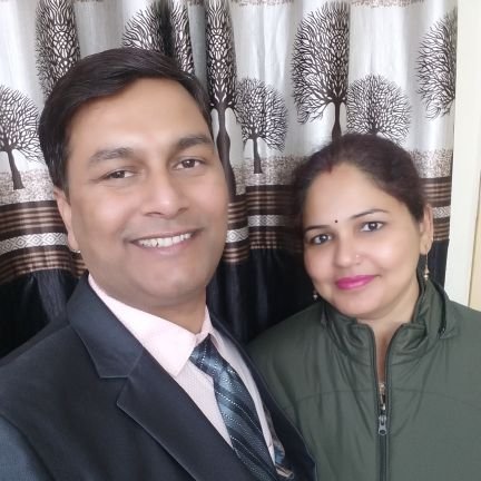 ताकत वतन की हमसे है, हिम्मत वतन की हमसे है,
इनसान के हम रखवाले। पहरेदार हिमालय के हम झोंके हैं तूफान से, सुन के गरज़ हमारी.....