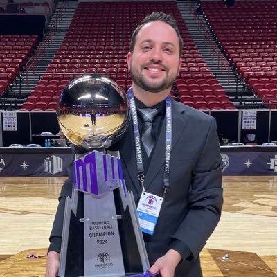 @UNLVathletics play by play announcer | @UNLVLadyRebels TV/Radio announcer | @VSiNLive Associate Producer