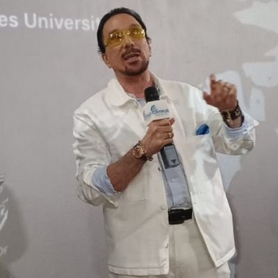 Abogado, Periodista y Catedrático de la Universidad Nacional, apasionado de los deportes y la cultura, crítico de las injusticias.