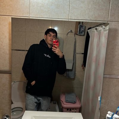 alejo_flores1's profile picture. Dando la vuelta a la luna