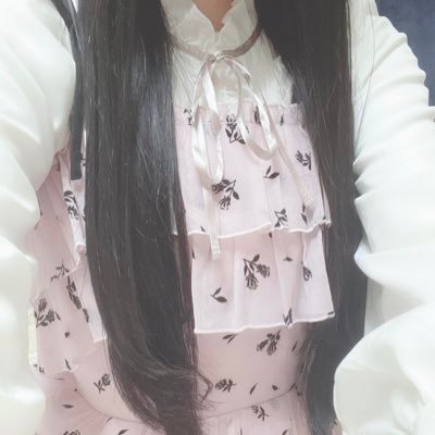 大阪日本橋にあるミニィ娘くらぶのすみれです。 2023/11/29に入店しました! 🎀Dcup🌷Mかも…? メガネっ娘。 Twitter、始めてみます。 どんなことをポストすればいいのかとか、あんまり分かってないけど頑張ります!