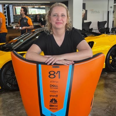 Flight Attendant. Journalist. Motorsport and huge #McLaren fan 🧡. Colaboradora do @diznoboletimque.