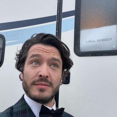 FAN ACCOUNT - OPINIONS ARE OUR OWN

@Vlavla currently starring as: 

Paul Kennedy #IrishWish ☘️

#StrongAndWrong
#TeamLeaky