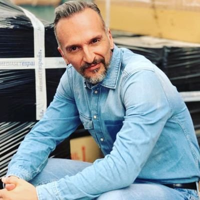 Periodista, trabajo en @elprogramadear y presento #Actualmente en @telecincoes. Antes en @mananascuatro, @informativost5, Ya Es Mediodía y @miradacriticat5.