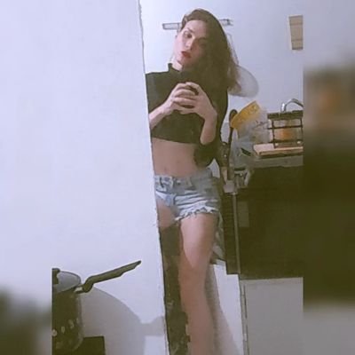 ViBeeOfc's profile picture. PLEASE I'M A STAAAAAAAR