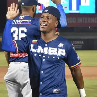 Professional Baseball Player 
Instagram: @juniorsosa19
•llego el moreno🥷🏾