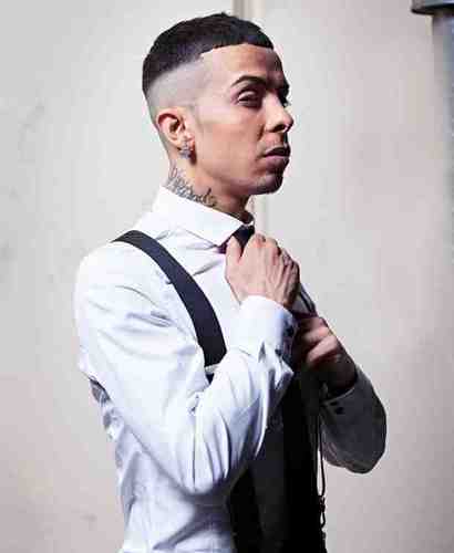 I love music, and especially N-Dubz. Follow me (definatley all you ndublets!) I'll follow back. Dappy (L)