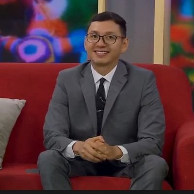 Es un joven periodista de Tv Azteca