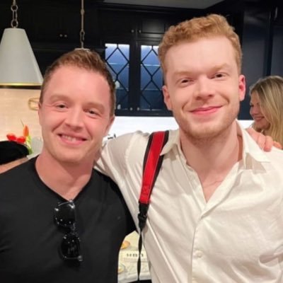 ❤️Gallavich &Schmico❤️ I would trust Frank Gallagher before I trust my ex again. I watch Grey’s Anatomy, I’m basically a surgeon! Star Wars & Harry Potter nerd.