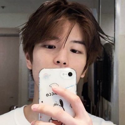 Hello yes I am Kim Seungmin of #StrayKids Seungmin in the building! 😁