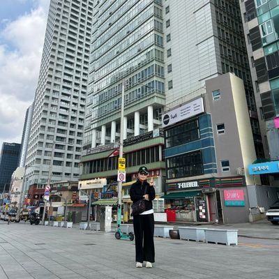 대한민국 제21대 대통령 이재명정부 국민주권시대 진짜 대한민국.
김대중 노무현 문재인대통령님을 존경합니다.