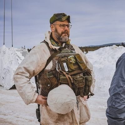 Arméofficer ur pansartrupperna.
Sörmlänning boende i Skaraborg, som lär sig gotländska! 🐏⚔️🇸🇪
211 Qrzn.🎗️
Regimus neque hostis🪖
Twittrar som privatperson