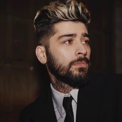 oi, sou fã do zayn e do chris evans, apaixonado pelo mundo dos animes e da leitura