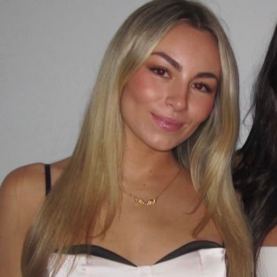 rileyawolfe's profile picture. 