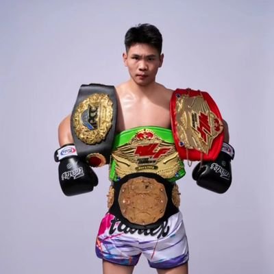 オウヤン・フェン
（kickboxer）
武林風&K-1戦績: 25戦23勝(8KO)2敗 /
第5代K-1 WORLD GPスーパー・ウェルター級王者/
WLF武林風 -70Kg級世界王者