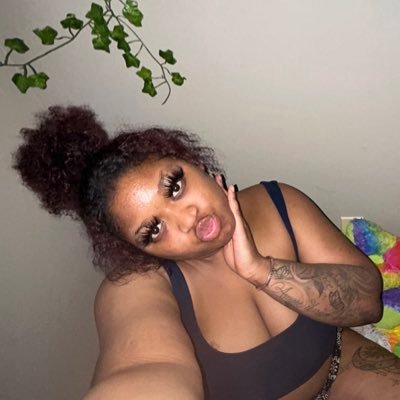 Liatooquiet09's profile picture. she/her🏳️‍🌈Scorpio 11/09 ♏️😈 pansexual✨❗️ 22🥰 book lover 🥰 cap~moon cancer~rising