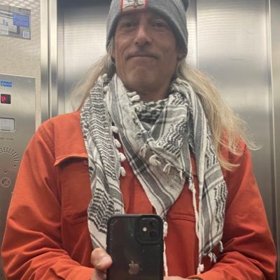 U.S. citizen living in Barcelona. TRUMP IS A NOTSEE. Traveler to Siberia. Clean and Sober. Author & content writer. “Eye right werds four muny.”