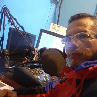 Productor, Conductor de SuperMelodias Con lo mejor de los 60 70 80 90, por la SuperPotente 104,3 FM. https://t.co/Gi9Qgqnmwe