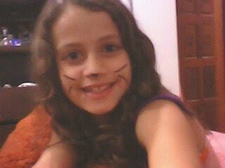 Uma menina que não tem muito pra falar por aqui .
Mais ? , Fallow - me (;
