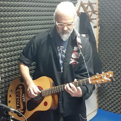 mi chiamo gianni spanu,in arte spank,sono sardo di ossi ss sono un cantautore,musicista,e compositore.