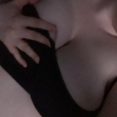 19+ | 24 | Canada | bi | thick | seller dm me