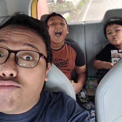 PapaQuon's profile picture. Data Enthusiast and AI Newbie