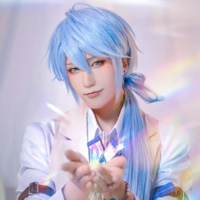 你好！我是篮子！/中国🇨🇳cosplayer＆绘师
 / 大陆平台@篮子家里有只猫 / 🦀nu沉迷中💙Edmond的🐶/伊得8️⃣x艾德蒙特⚔️/雜食有 請謹慎追蹤/全部圖片站內轉載🚫AI演算🚫自印🚫 轉載站外請私信我！