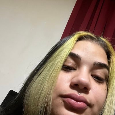 sickofthishoe's profile picture. 