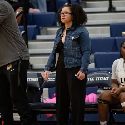 APTTMH 🙌🏽 Israelite 👑 Lincoln High School Lady Abes Assistant Basketball Coach ⛹🏾‍♀️ Helping young people discover who they are through hoop🏀 Galatians 6:9