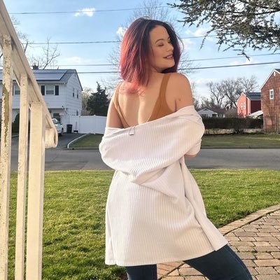briannadimenno's profile picture. Single 🐢Mommy | NJ ↔️NYC | Advanced Skincare Specialist |