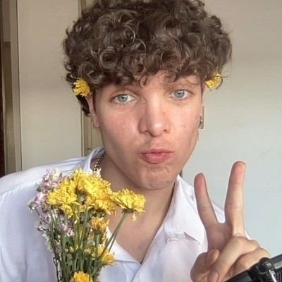 t3jqH64iXY48262's profile picture. LSDLN ❤