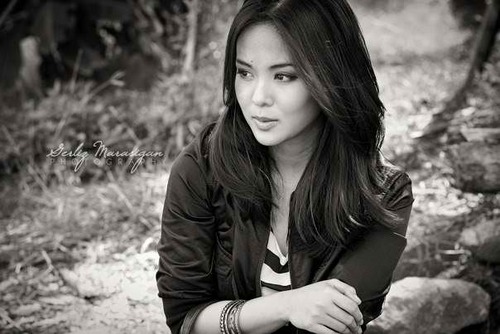 I am Janelle Manahan's big fan. I am deeply inspired by the courage that she possess. This twitter account is made especially for her :)