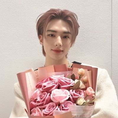 he/him • filo • enfp • '05 || skz ult hyunjin/felix bias 🐥🥟 || xdinary heroes, enhypen, zb1, ateez, riize