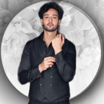 A mother (superbly busy)A voracious reader and a huge fan of SOURABH RAAJ JAIN ❤️❤️❤️
A fan account, not impersonating anyone 🙏
Back up - @janaki1_k