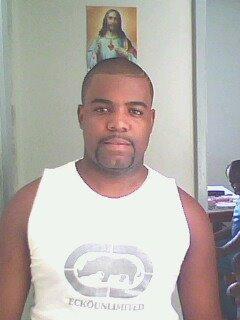 Sou um homem q gosta de aventura esportes amo artes marciais disposto sempre a ajuda