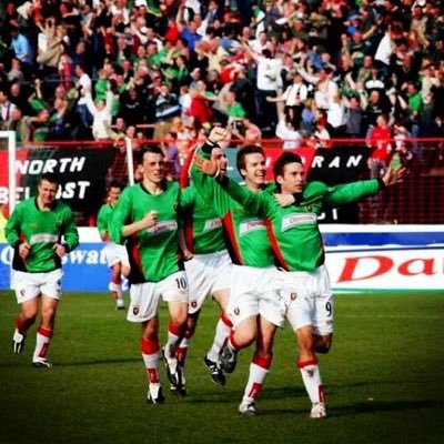 Love Glentoran Football Club, despise Linfield Football Club. Love a moan about everything Glentoran related and I praise them the odd time.