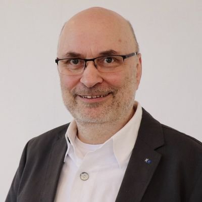 Kinder- und Jugendlichenpsychotherapeut (TP), https://t.co/tjHmPx1Jlz, @KJPWL, Berufspolitik #PTK-NRW, #BPtK, #KVWL,
Herz schlägt für BvB 🖤💛