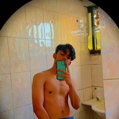 burikkzz's profile picture. Kalau bosan, tanya la https://t.co/zmaLuiPT2Q