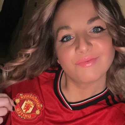 Female Footballer | MUFC Fan | Check out my YouTube channel: Ladies In Red | Instagram: SophRichox | Sponsored by @eclofficial Ambassador for @HerGameToo