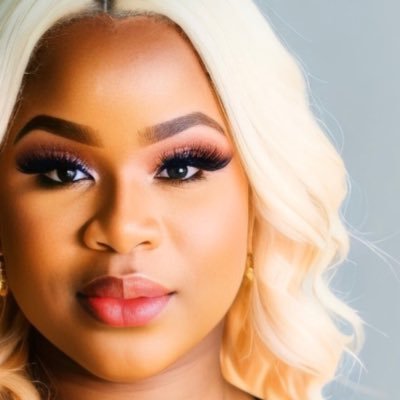 lootnozmazibuko's profile picture. She wears pain like diamond