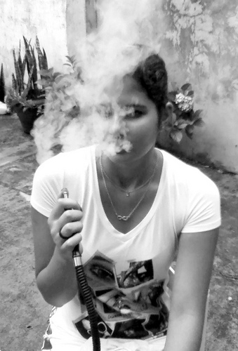 Não é porque eu estou feliz significa que eu não tenha problemas. Uso a felicidade como um refúgio dos problemas. http://t.co/3gyBYwior6