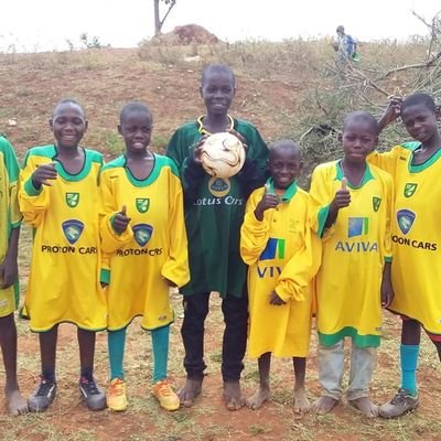 a football academy in Uganda found by 2 brothers who support Norwich City,The Canarries lets support Uganda Canaries achieve their dream kits,boots,balls OTC🙏