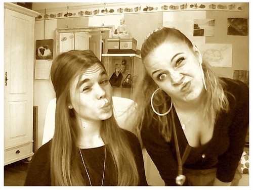 14 years,           BHC overbos MB2,           MSN : esmeelaanx@hotmail.com