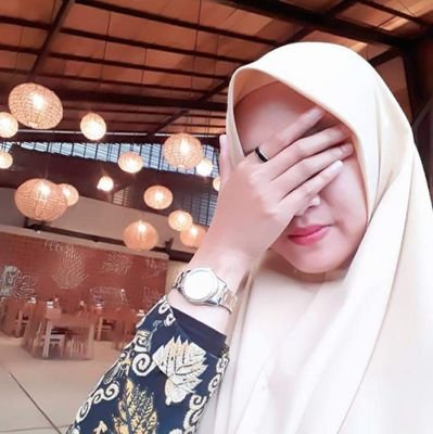 penggemar drama korea, suka makan pedes, males basa-basi, tipe orang take and give, gak punya banyak temen karna lebih mementingkan kualitas daripada kuantitas